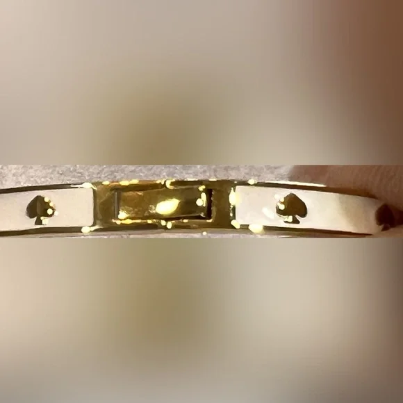 NWT stunning kate spade New York Spot The Spade Enamel Bangle in creamy white - Picture 5 of 9